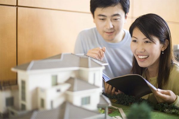 có nên vay tiền xây nhà không